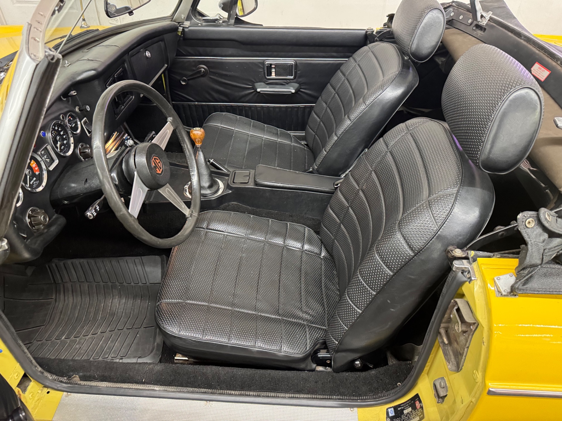 1974 MG MGB 32