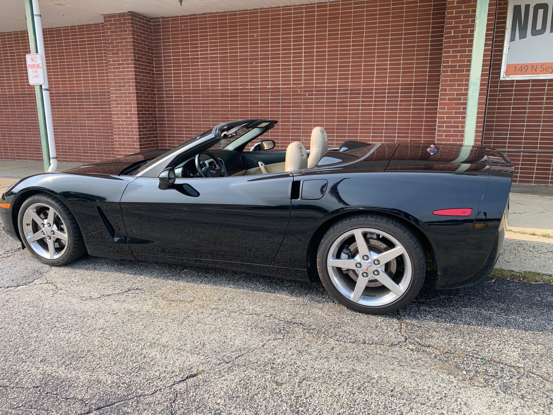 Used 2005 Chevrolet Corvette - BLACK - CONVERTIBLE - 2 OWNER-WELL KEPT | Mundelein, IL