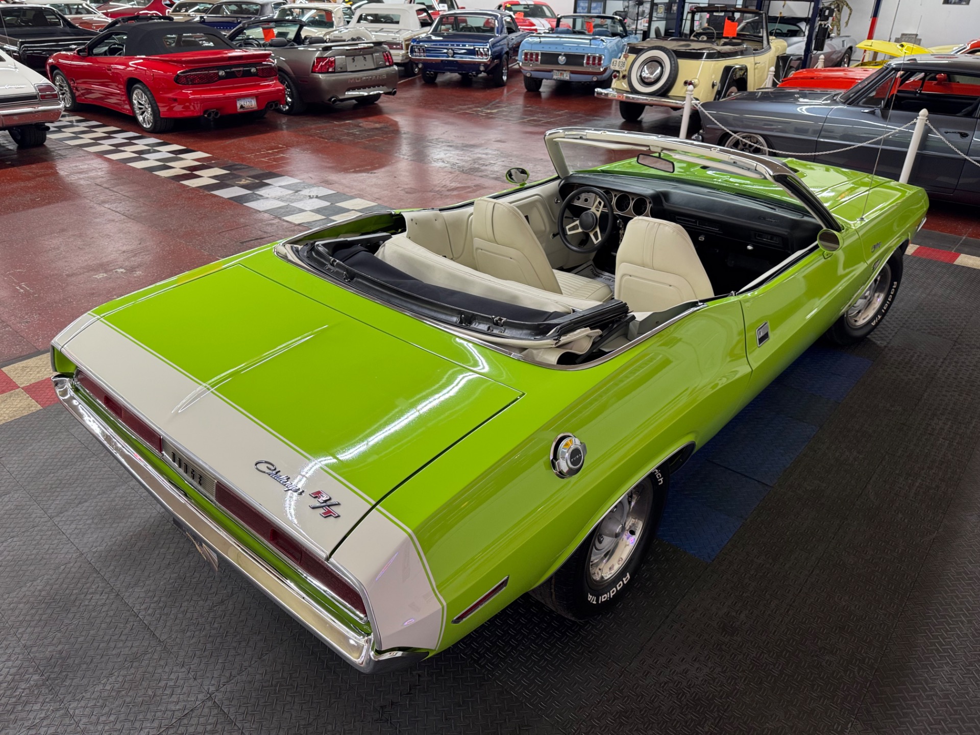 1970 Dodge Challenger 12