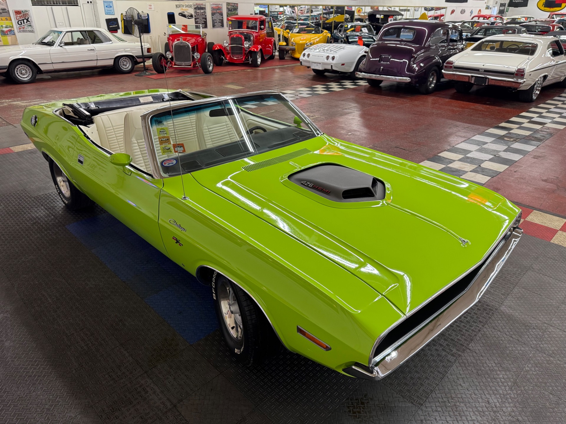 1970 Dodge Challenger 13