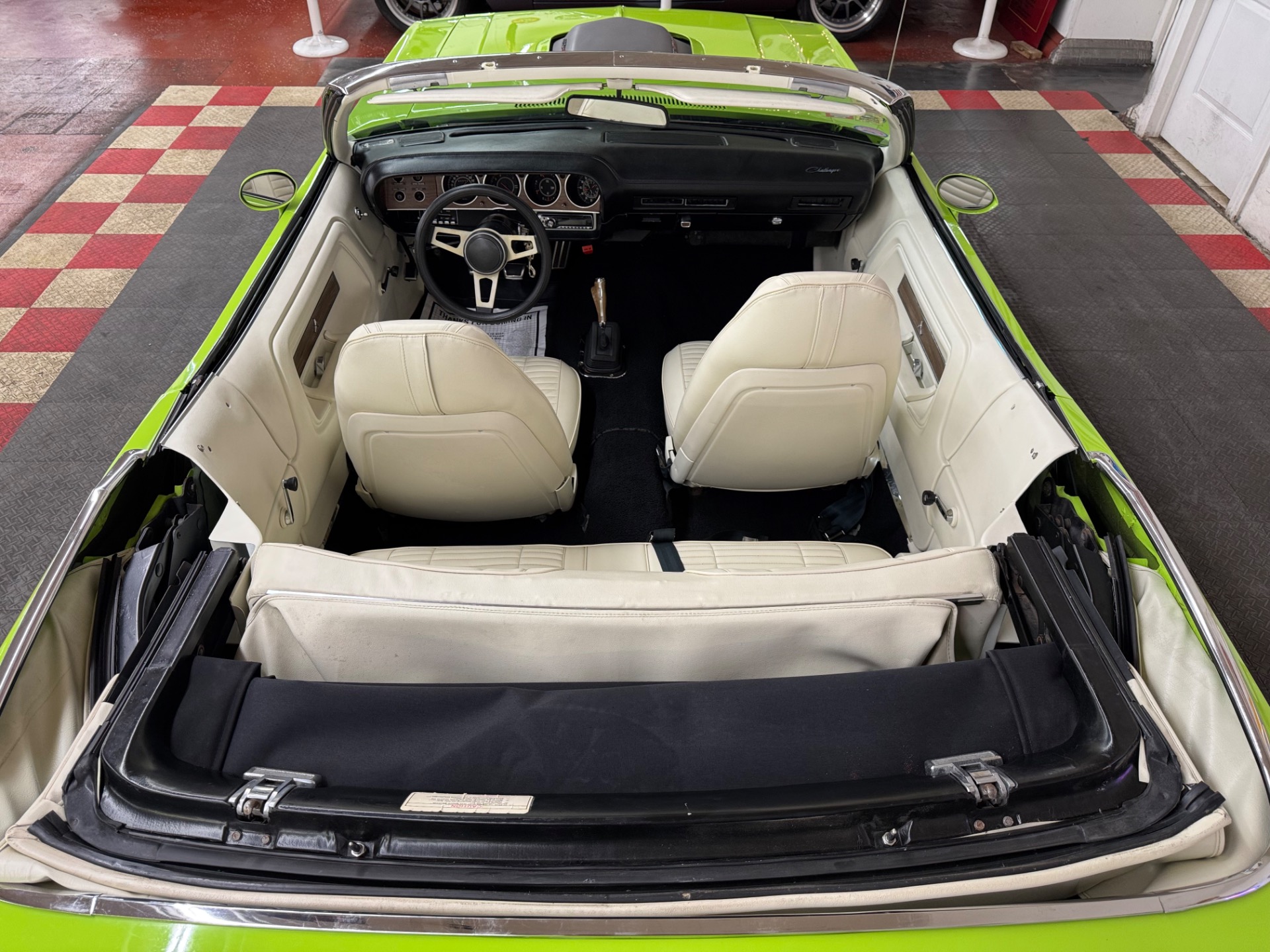 1970 Dodge Challenger 31