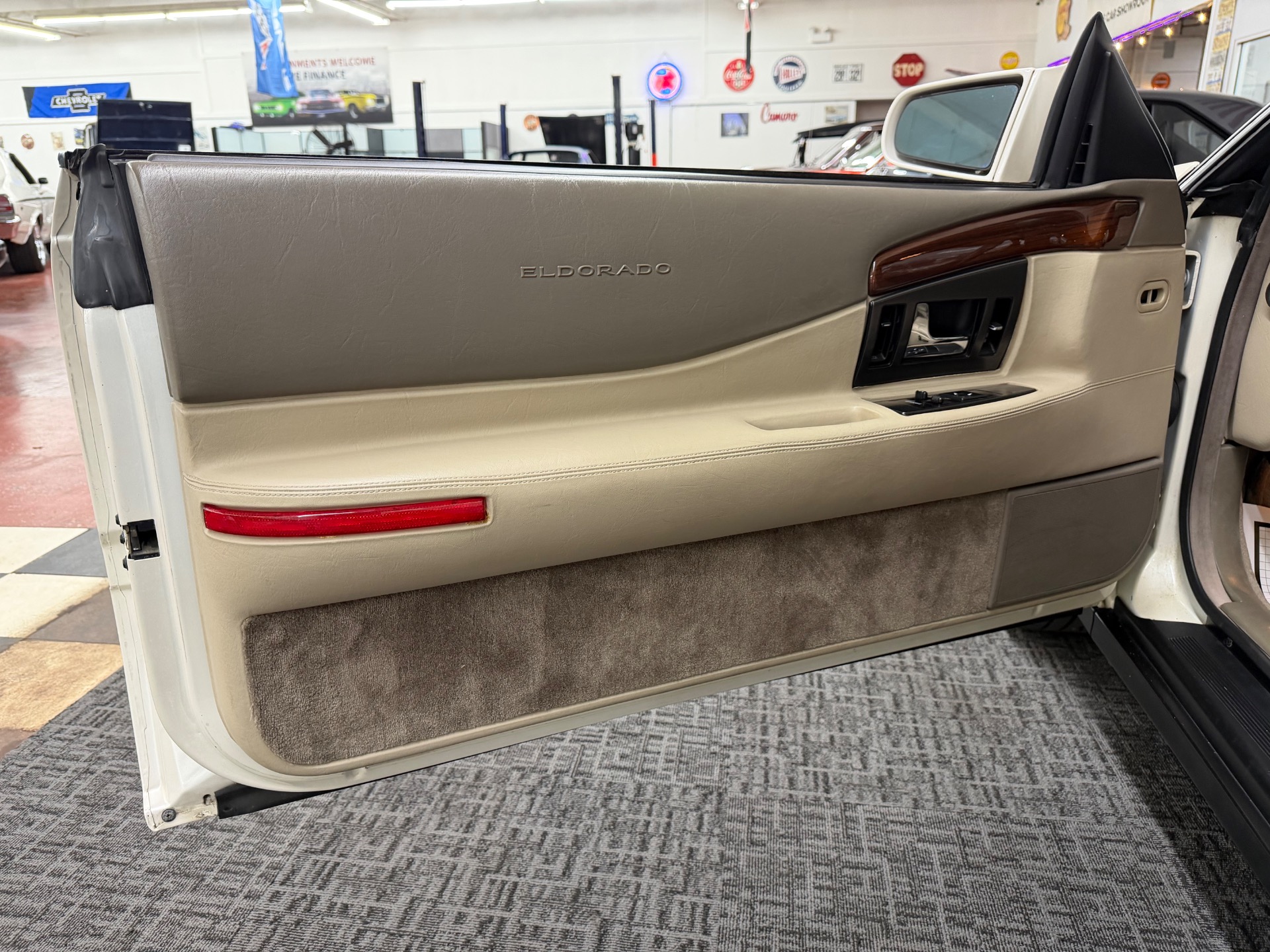 Used 1993 CADILLAC ELDORADO Touring-Pearl white-Sunroof-V8 Northstar-SEE VIDEO | Mundelein, IL