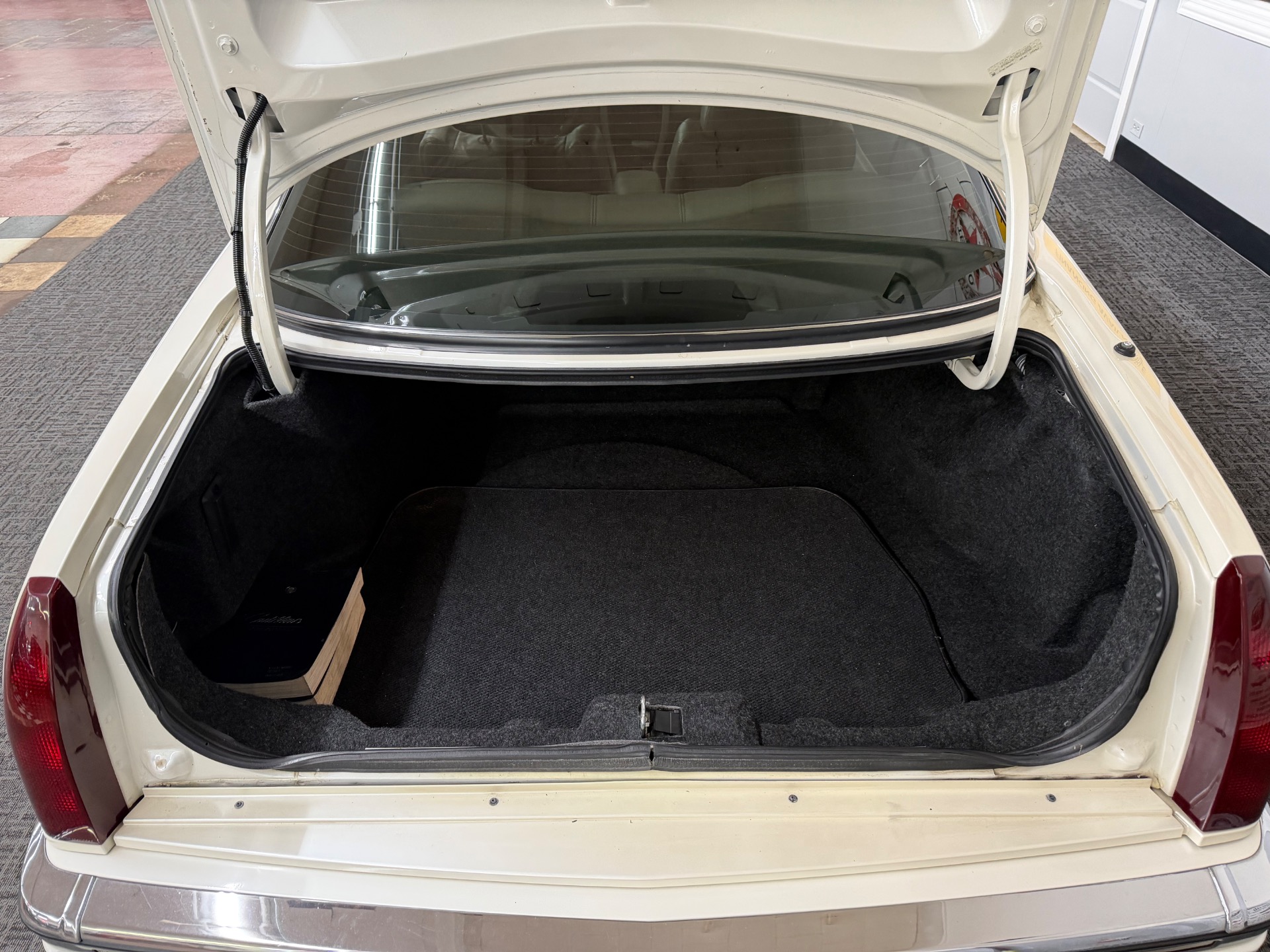 Used 1993 CADILLAC ELDORADO Touring-Pearl white-Sunroof-V8 Northstar-SEE VIDEO | Mundelein, IL