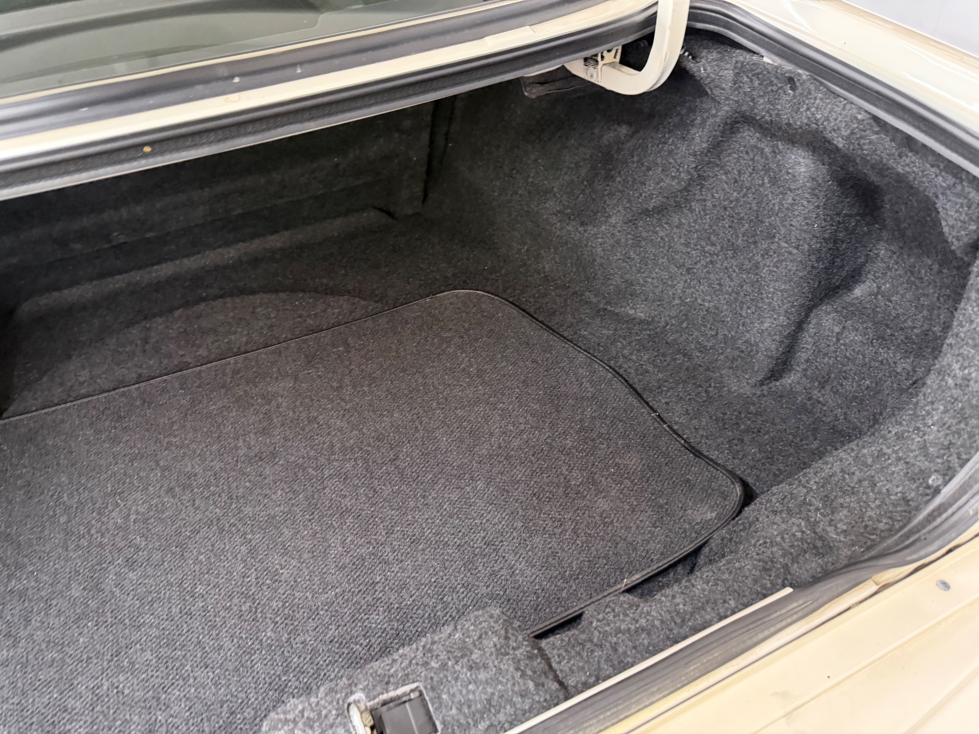 Used 1993 CADILLAC ELDORADO Touring-Pearl white-Sunroof-V8 Northstar-SEE VIDEO | Mundelein, IL