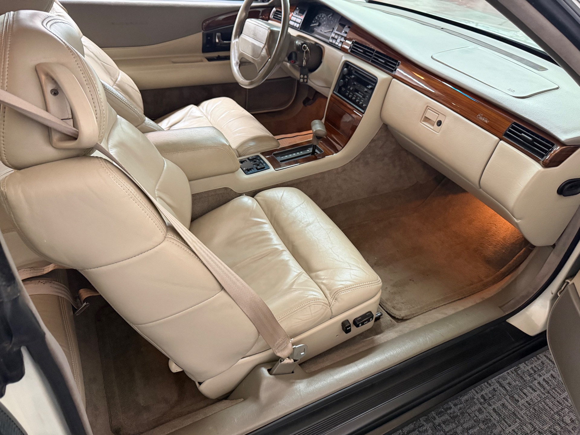 Used 1993 CADILLAC ELDORADO Touring-Pearl white-Sunroof-V8 Northstar-SEE VIDEO | Mundelein, IL