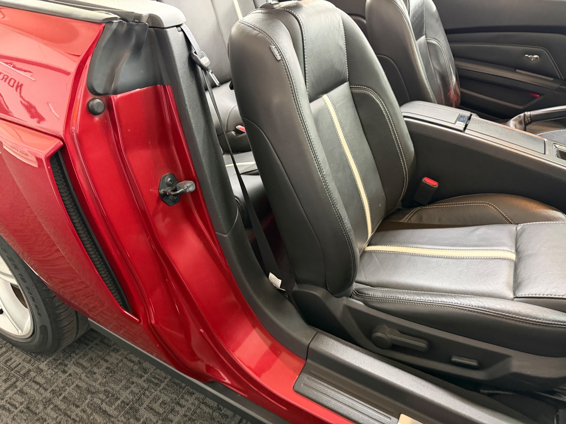 Used 2010 Ford Mustang GT-SUMMER FUN GREAT DRIVING CAR-LOW MILES-SEE VIDEO | Mundelein, IL