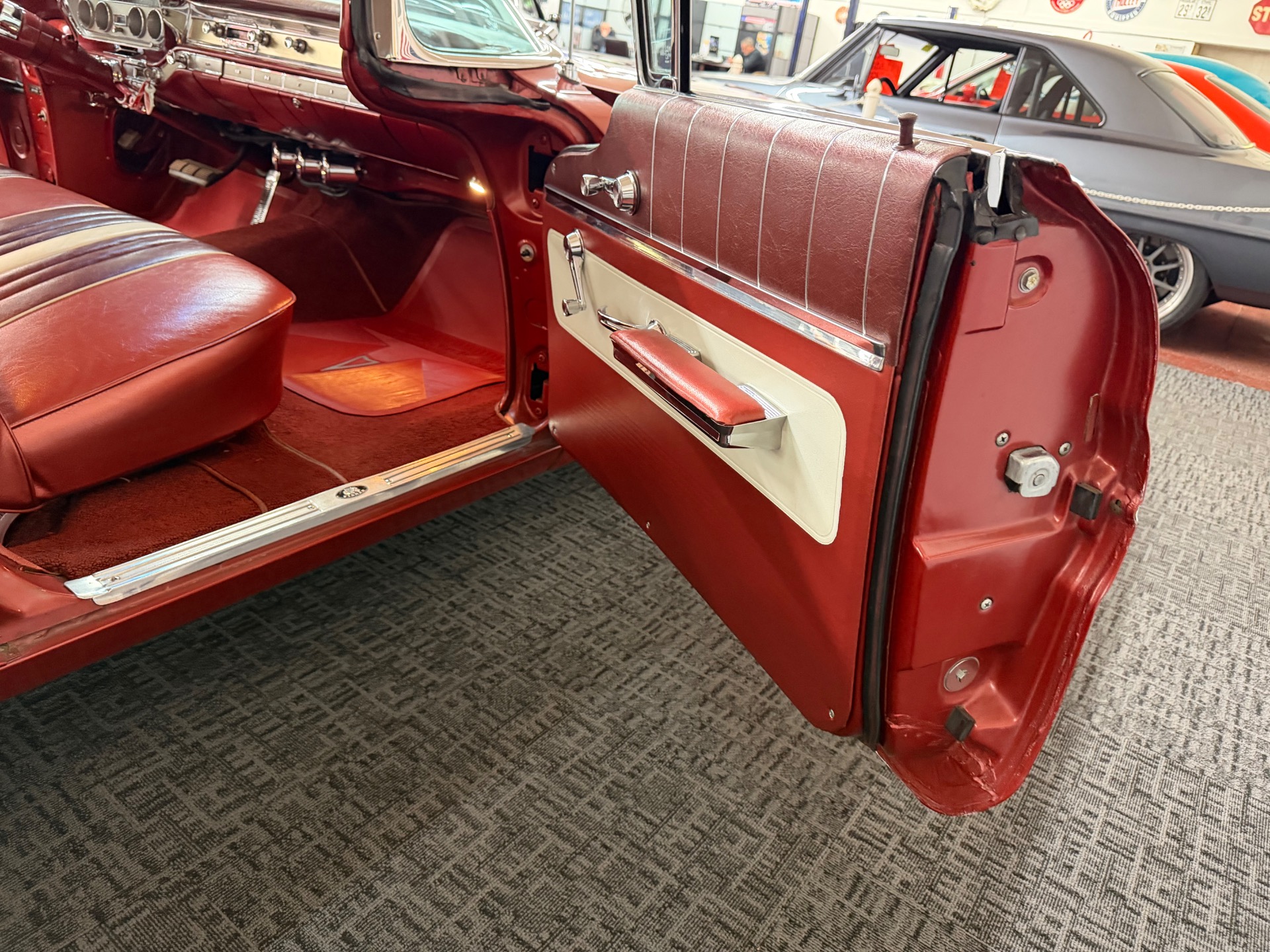 Used 1960 PONTIAC VENTURA VISTA ORIGINAL FACTORY CONDITION-389 V8-NUMBERS MATCHING | Mundelein, IL