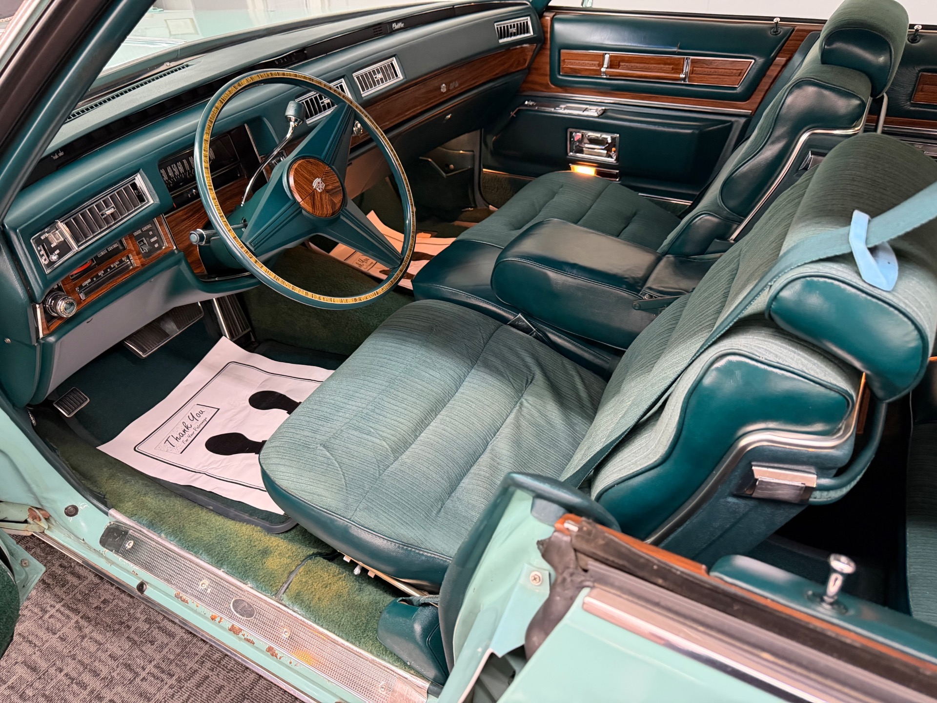 1976 Cadillac DeVille 29