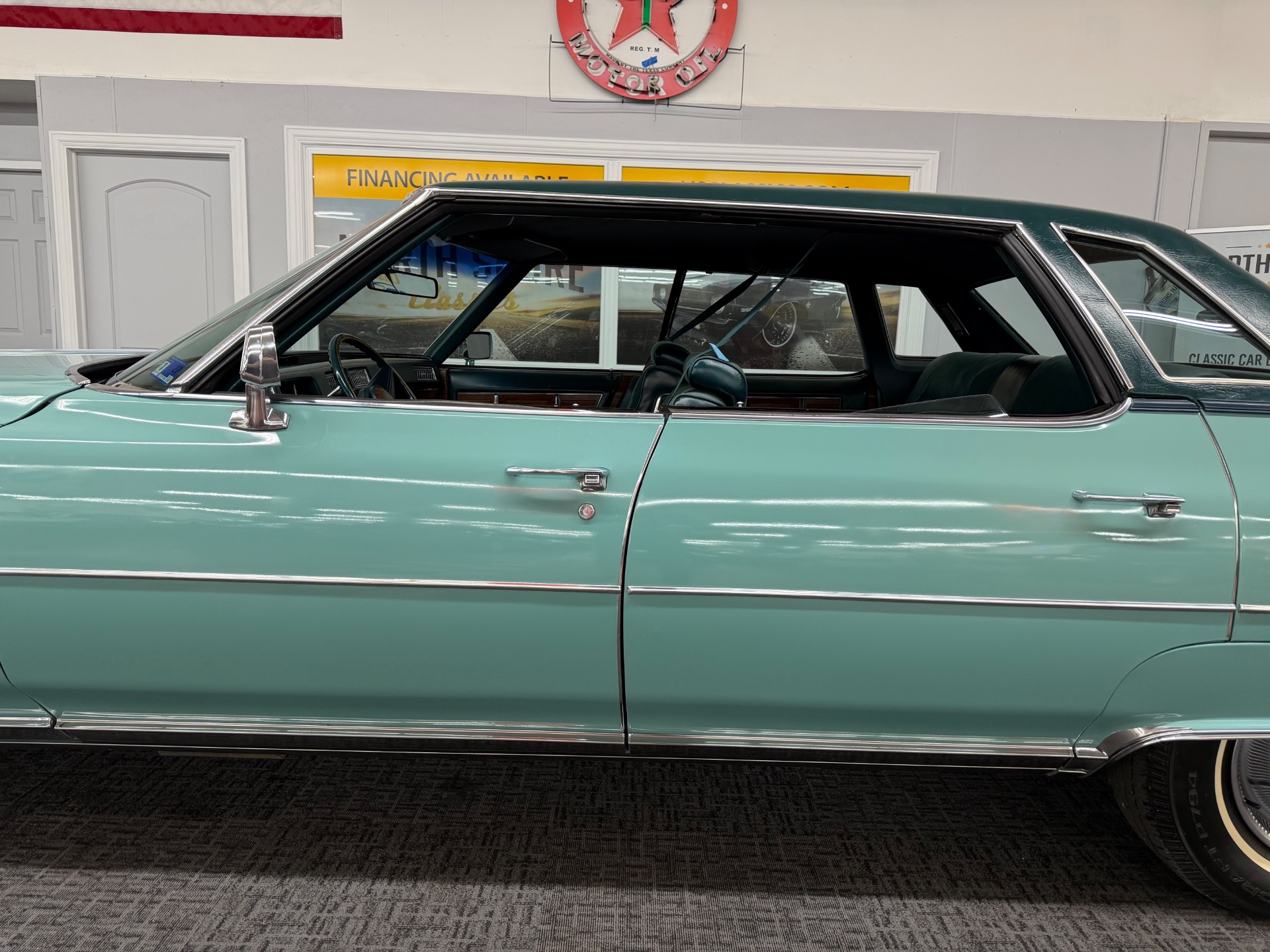 1976 Cadillac DeVille 33