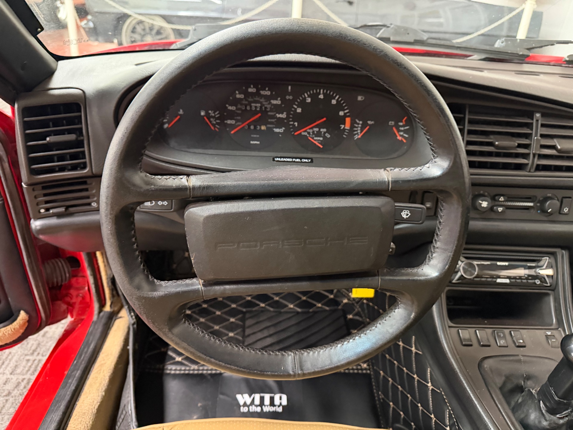1986 Porsche 944 30
