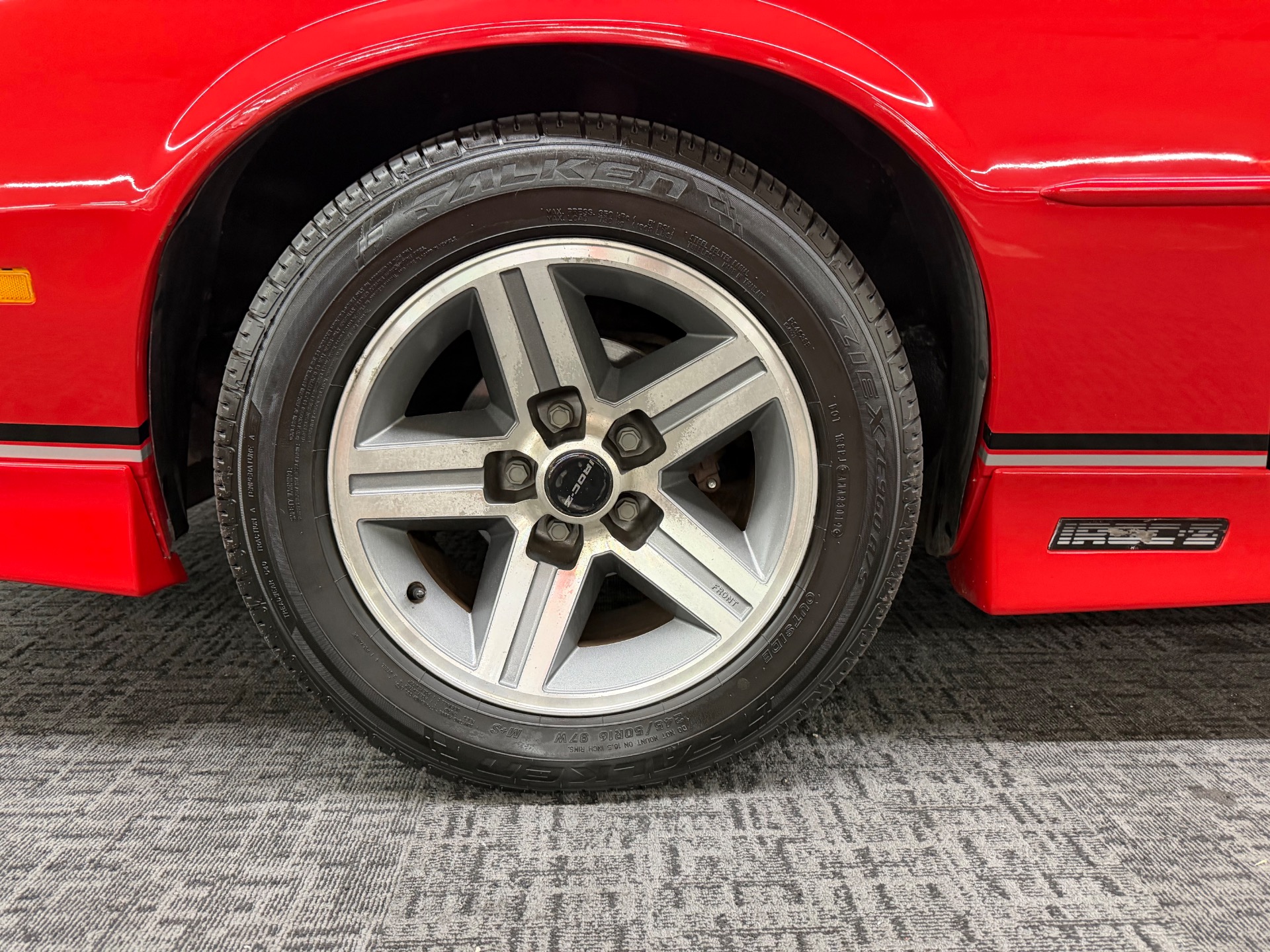 1988 CHEVROLET IROC Z28 23