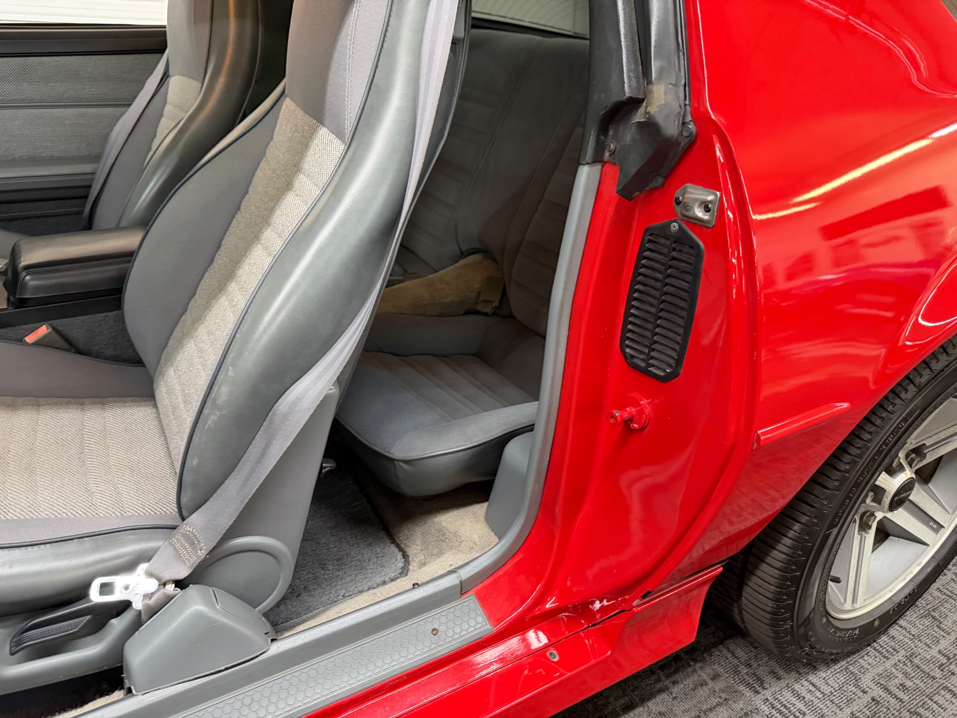 1988 CHEVROLET IROC Z28 39