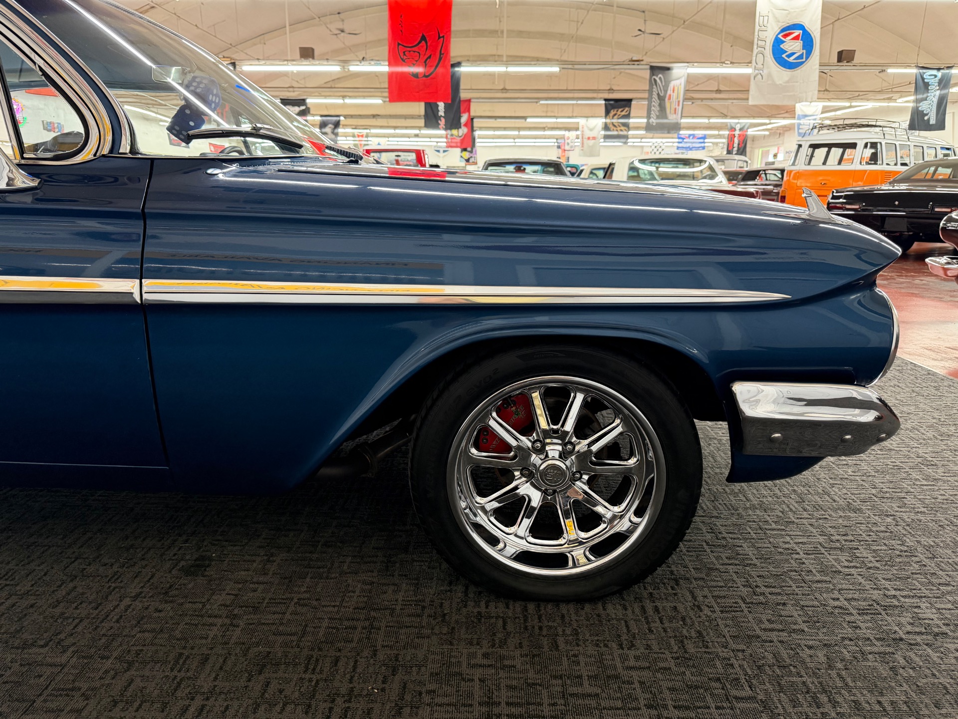 1961 CHEVROLET IMPALA 47