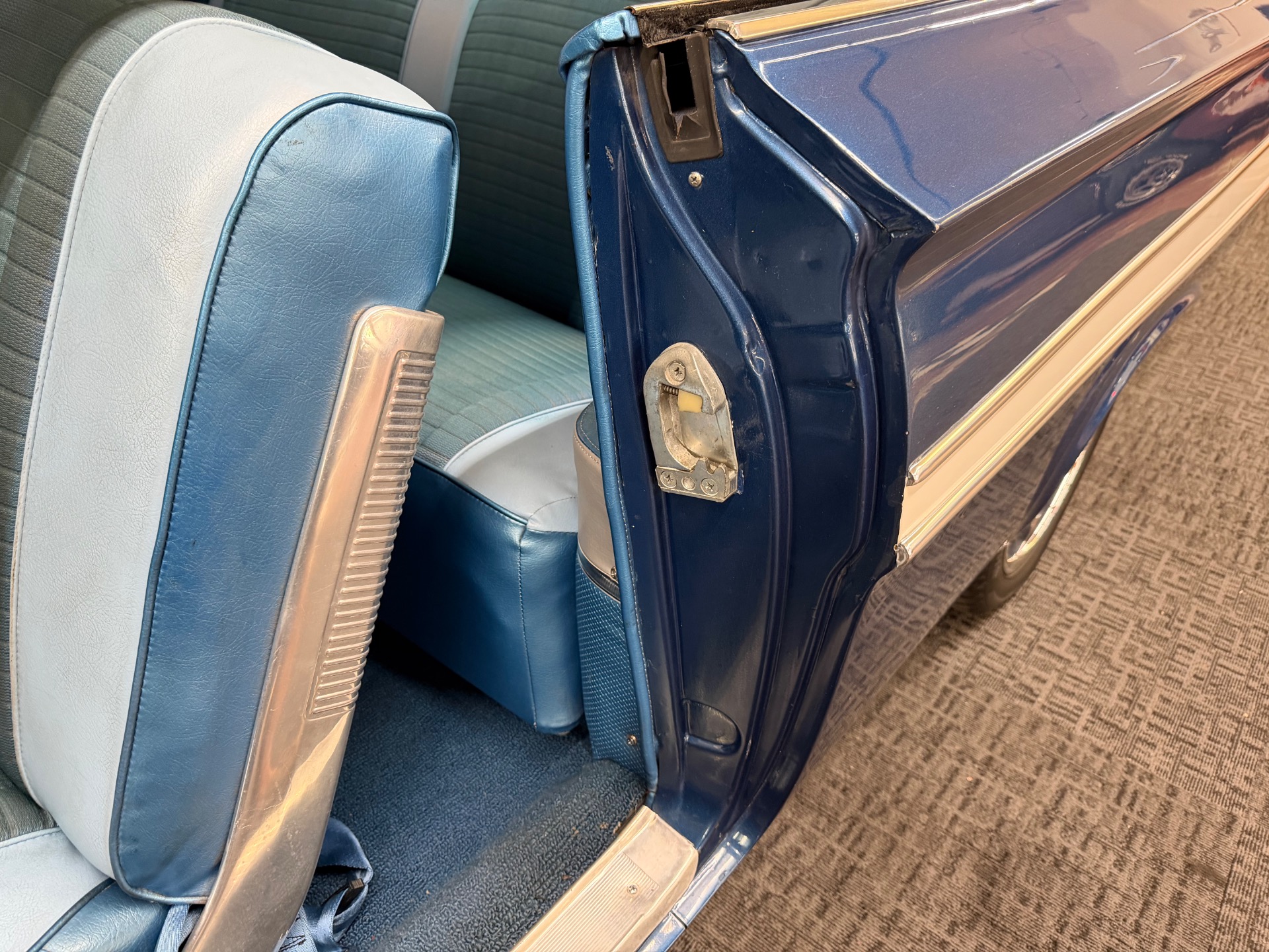 1961 CHEVROLET IMPALA 64