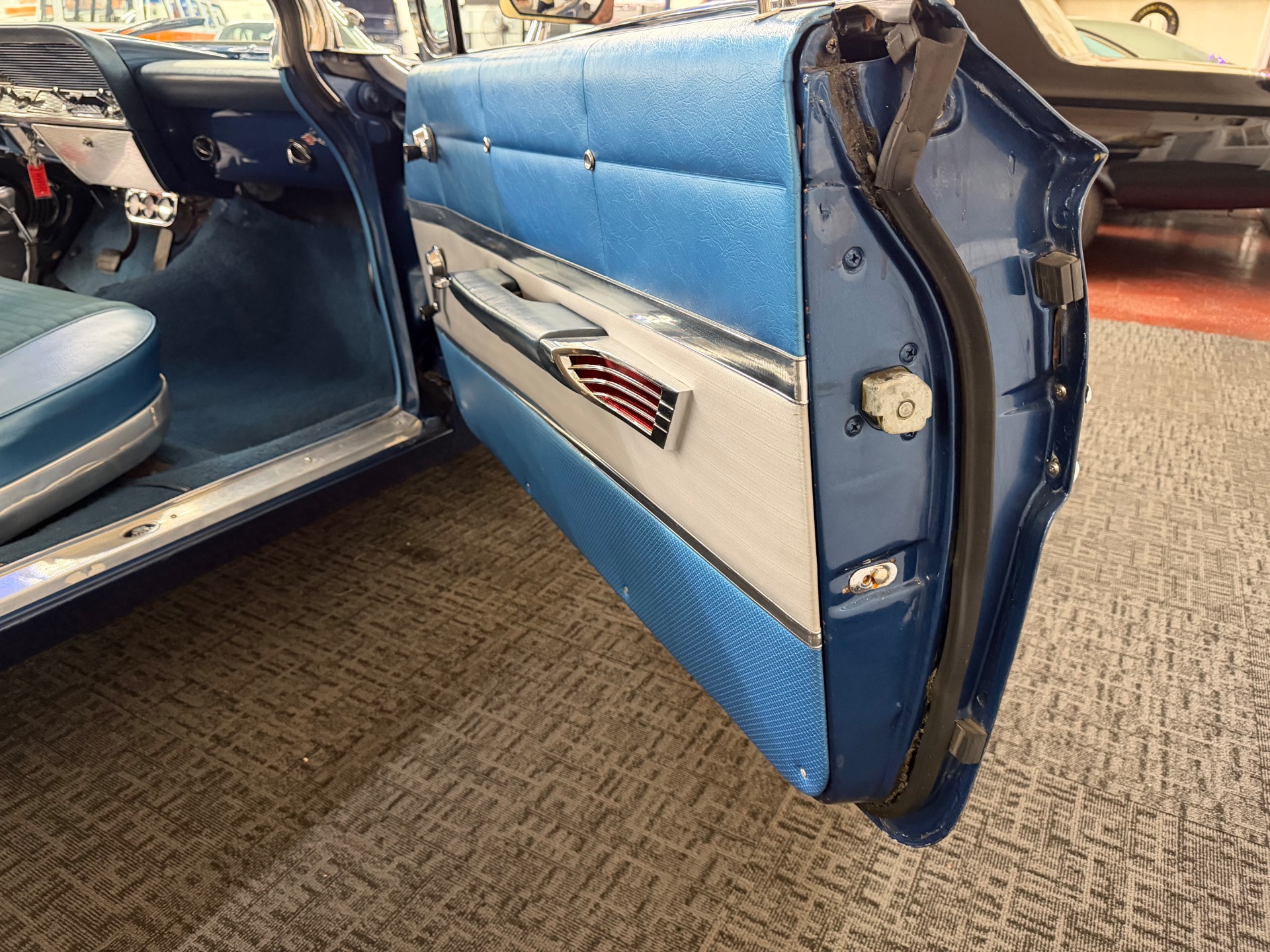 1961 CHEVROLET IMPALA 72