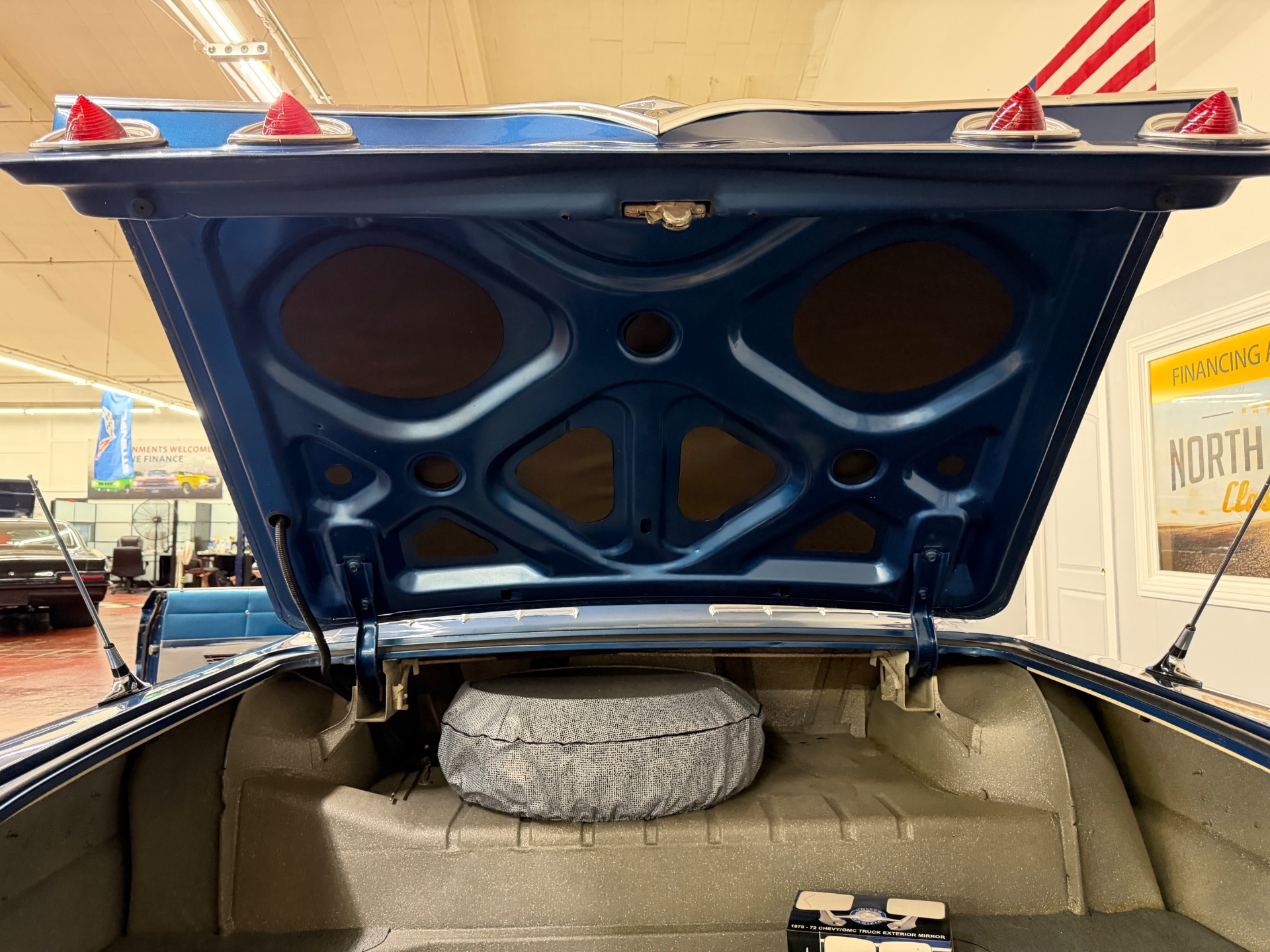 1961 CHEVROLET IMPALA 75