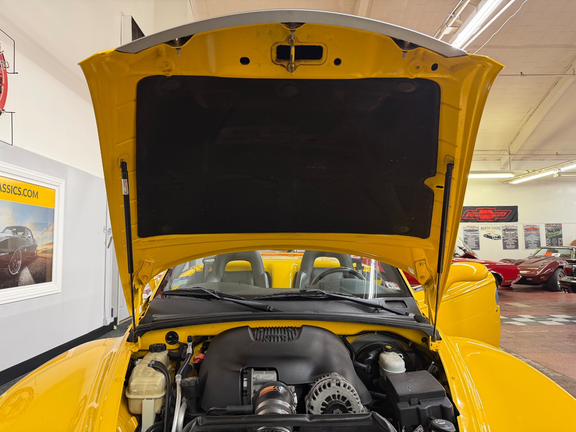 2005 Chevrolet SSR 77