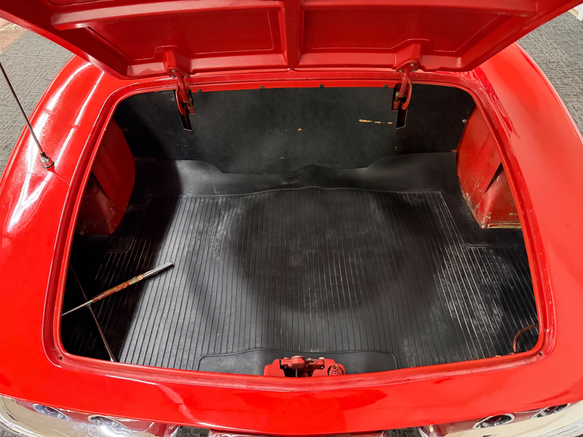 1962 CHEVROLET Corvette 36