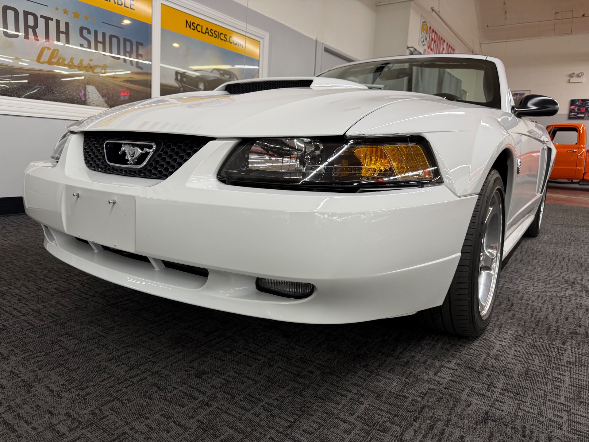 2004 Ford Mustang 11