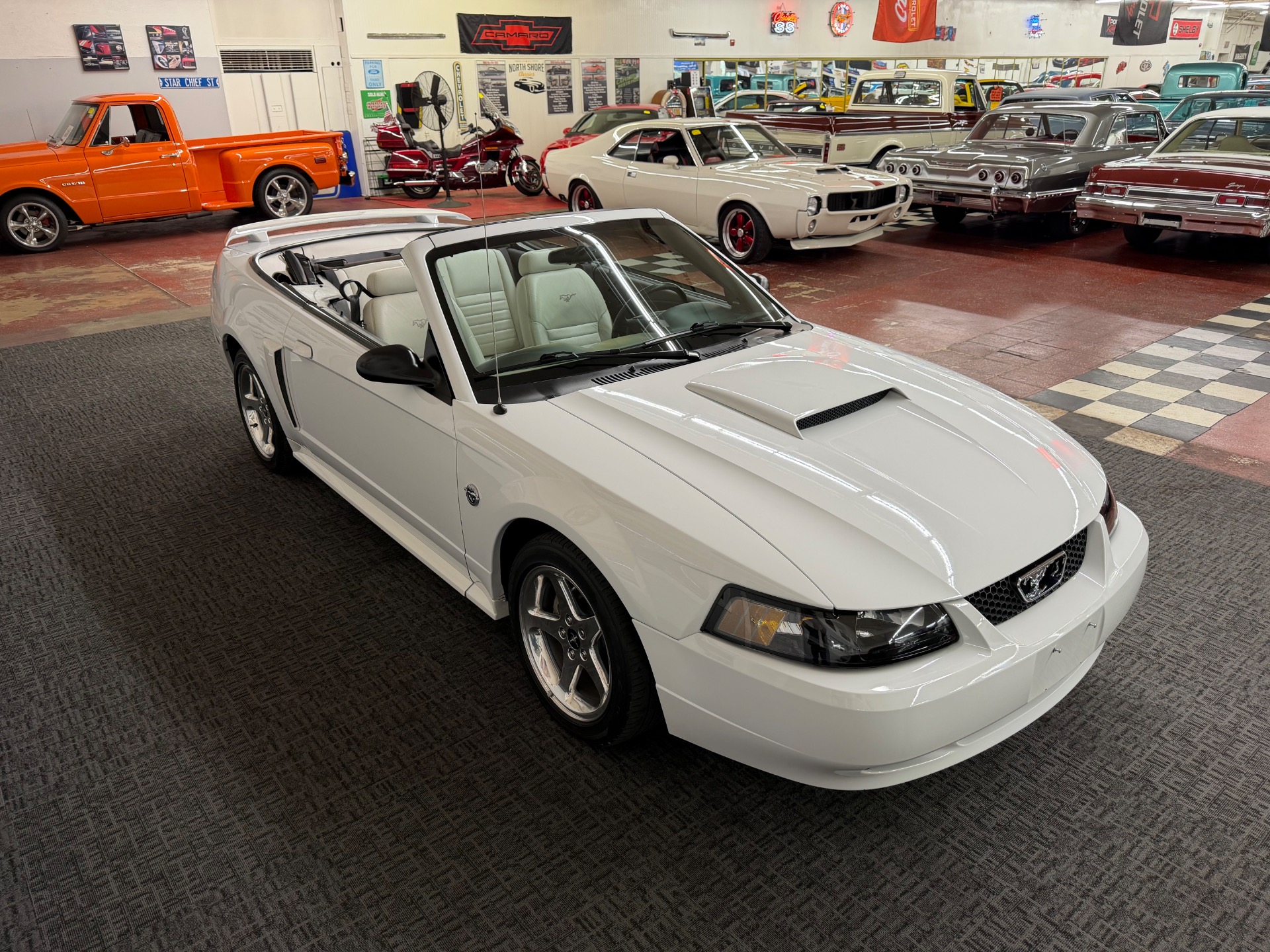2004 Ford Mustang 12