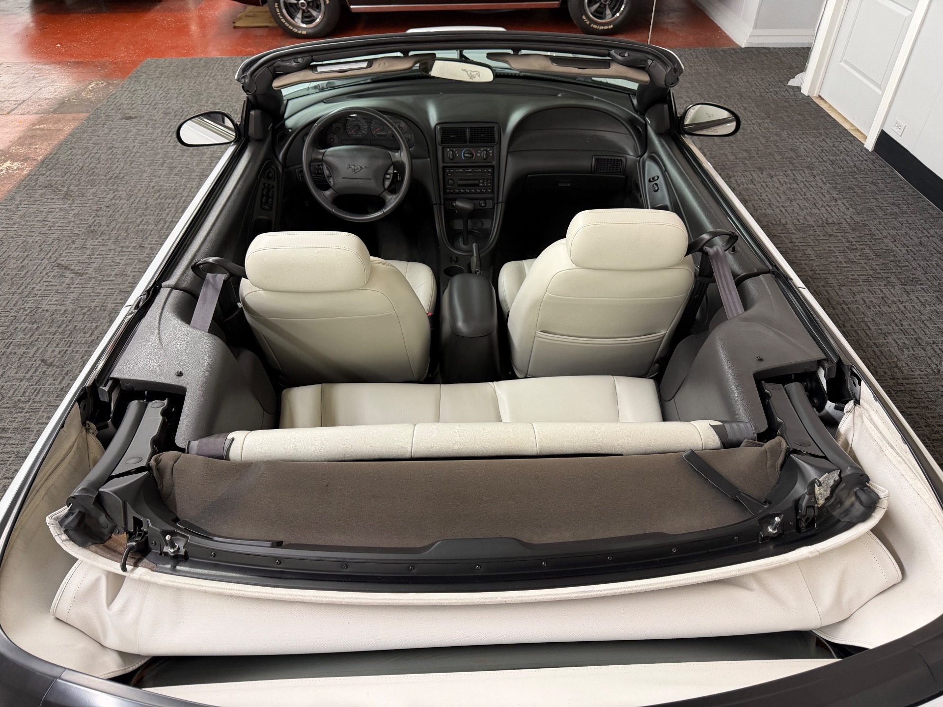 2004 Ford Mustang 18