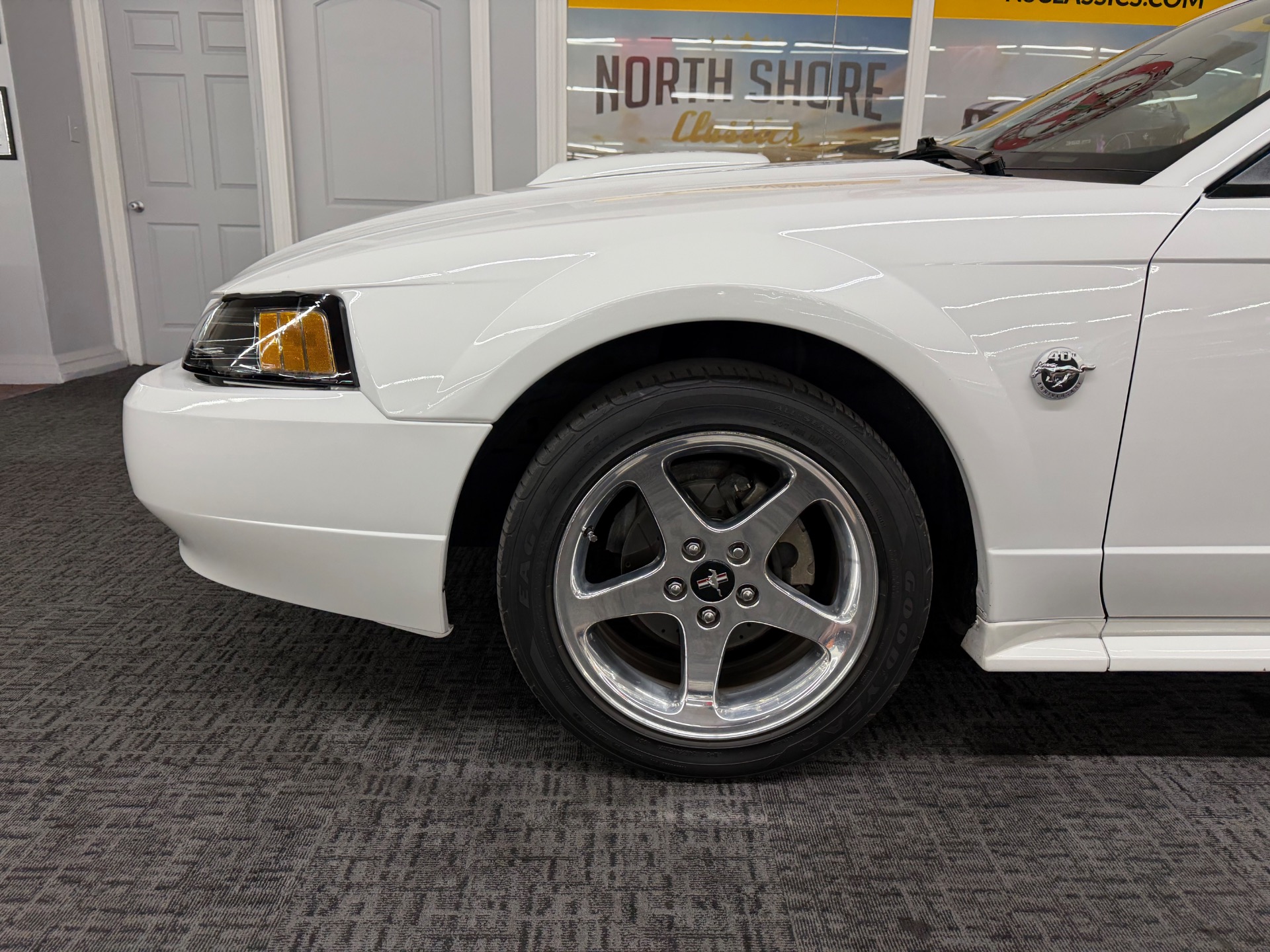2004 Ford Mustang 21