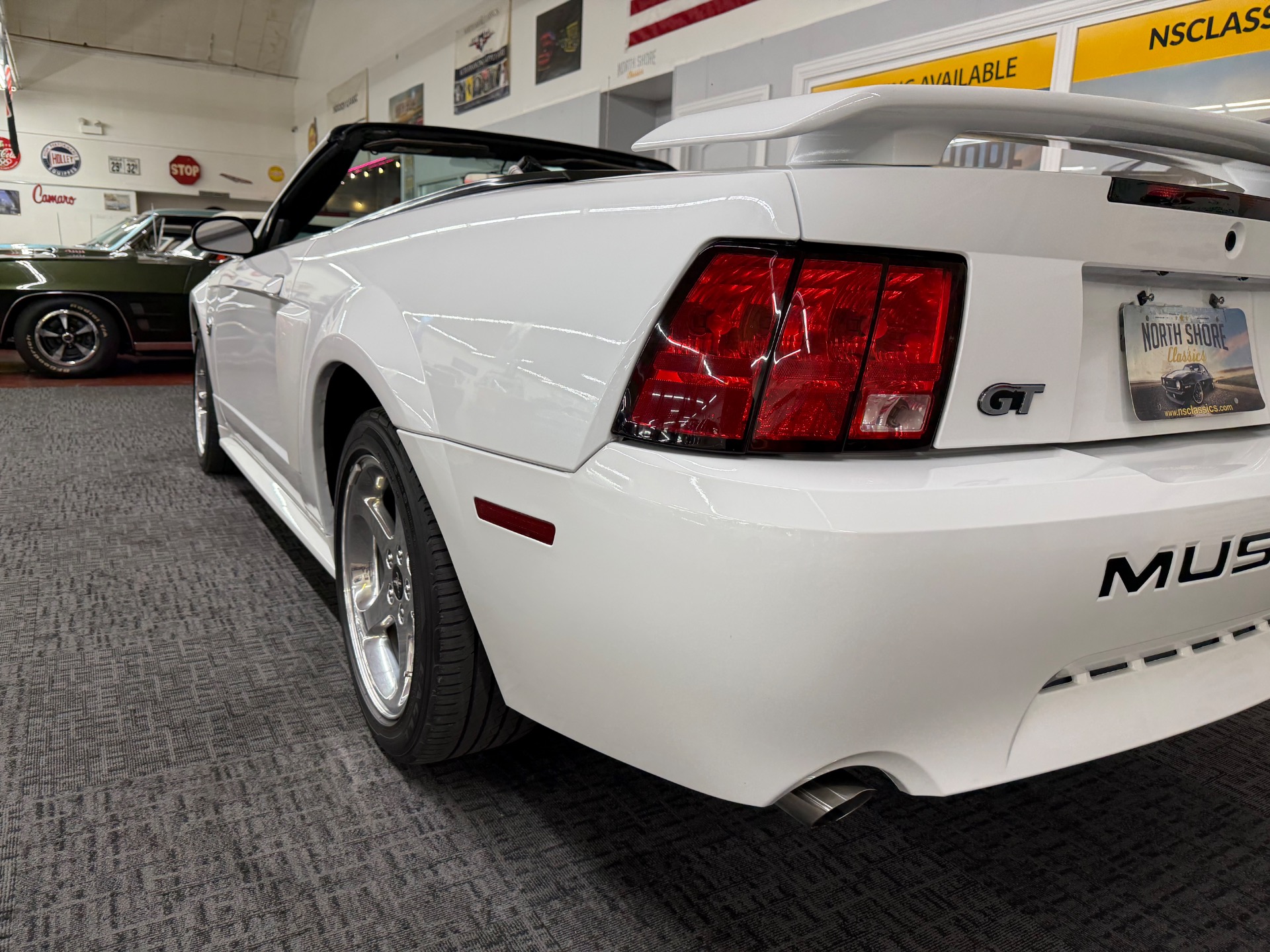 2004 Ford Mustang 24