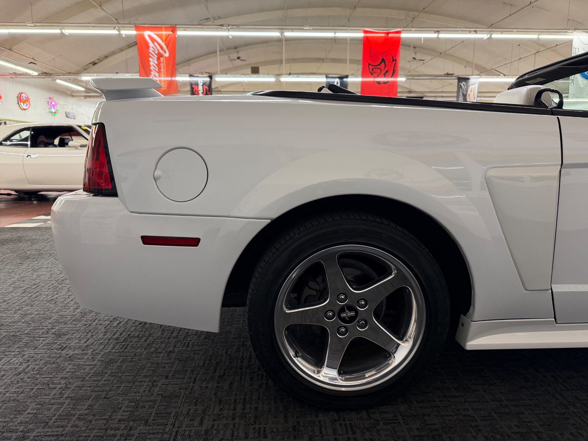 2004 Ford Mustang 28