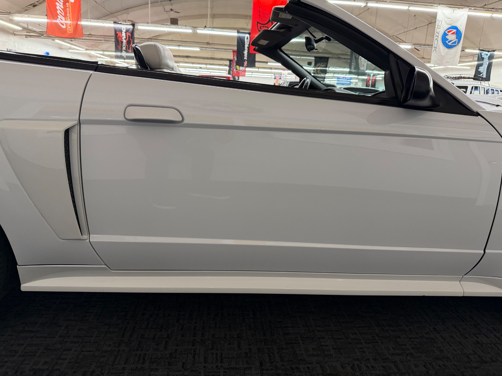 2004 Ford Mustang 29