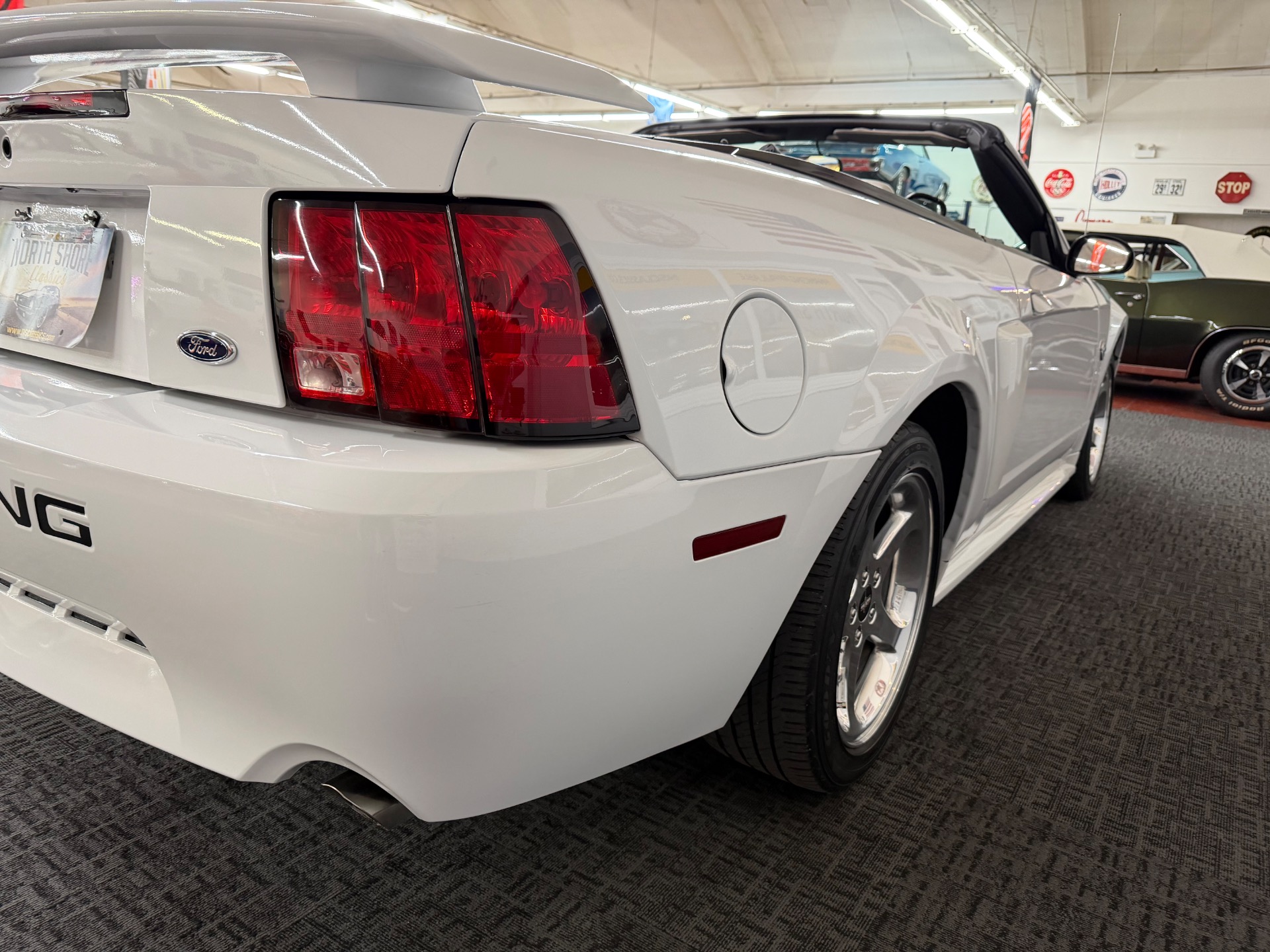 2004 Ford Mustang 32