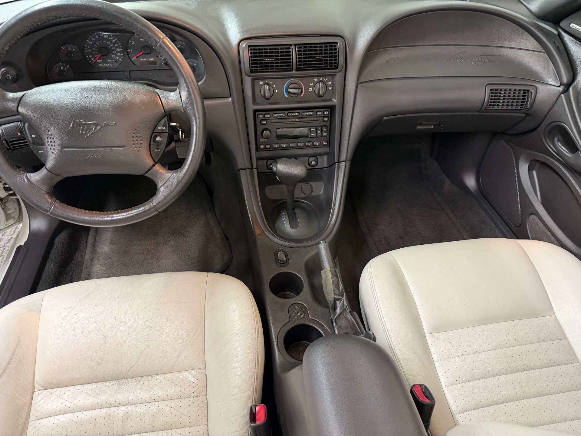 2004 Ford Mustang 36