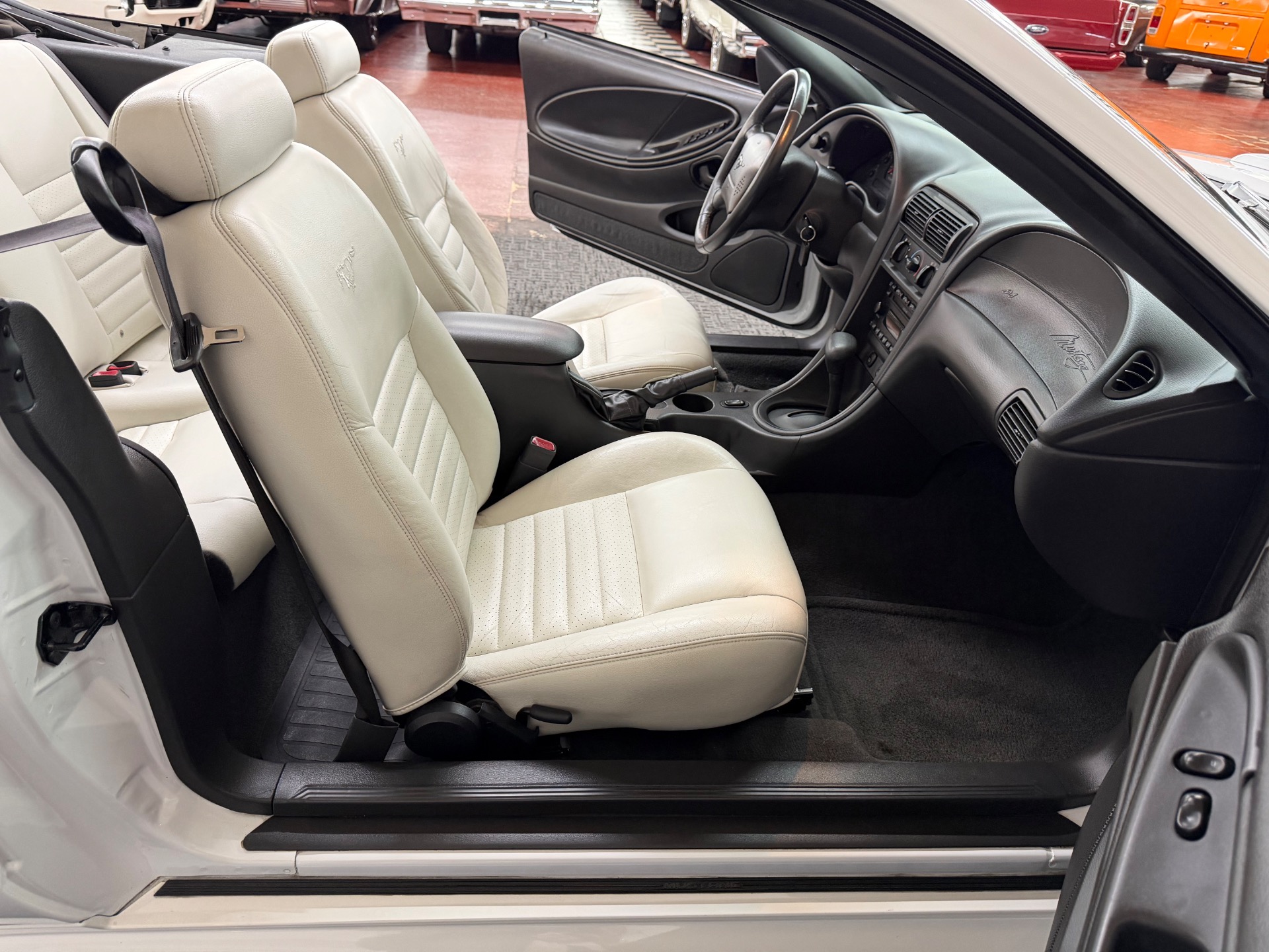 2004 Ford Mustang 42