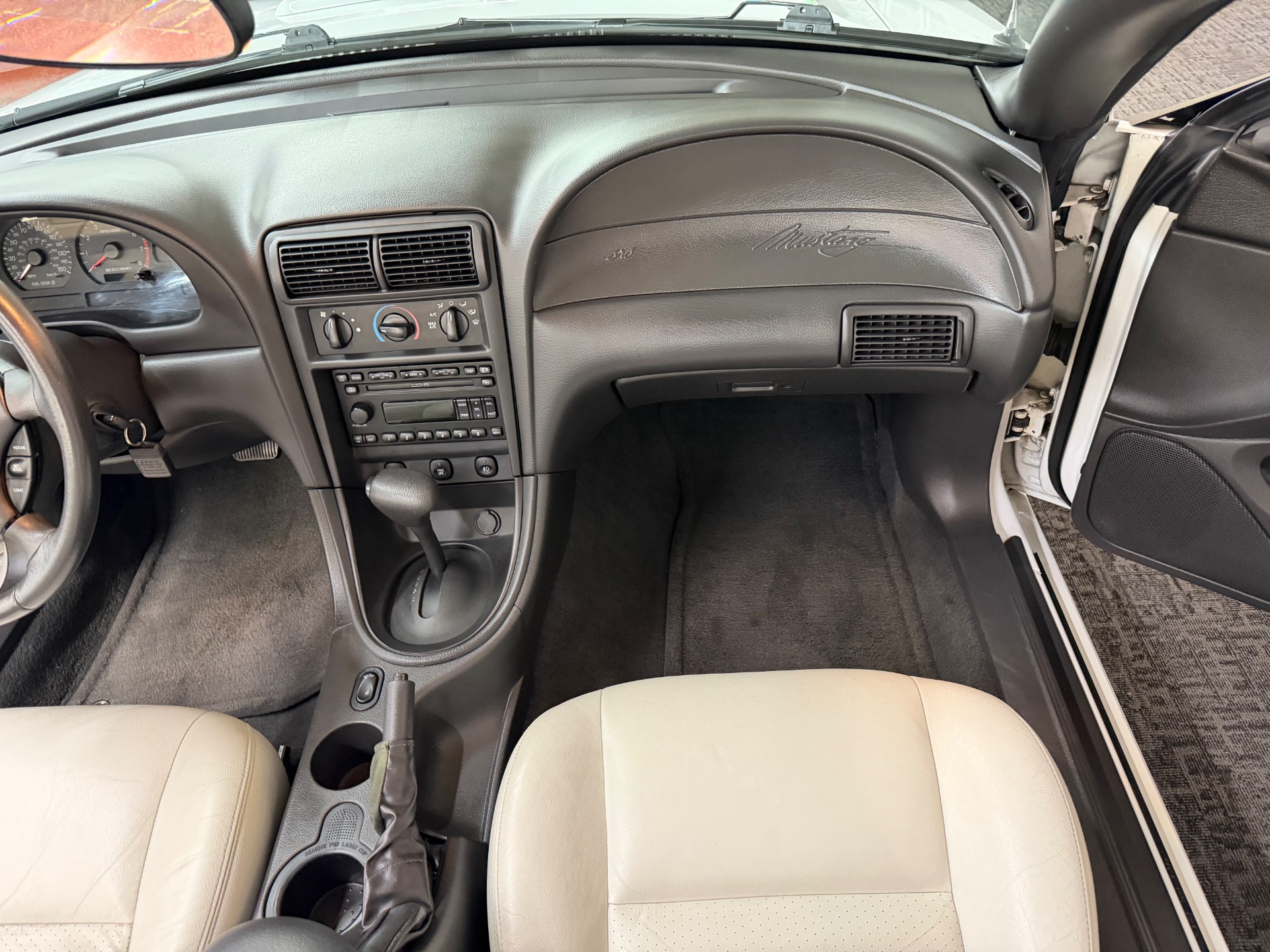 2004 Ford Mustang 43