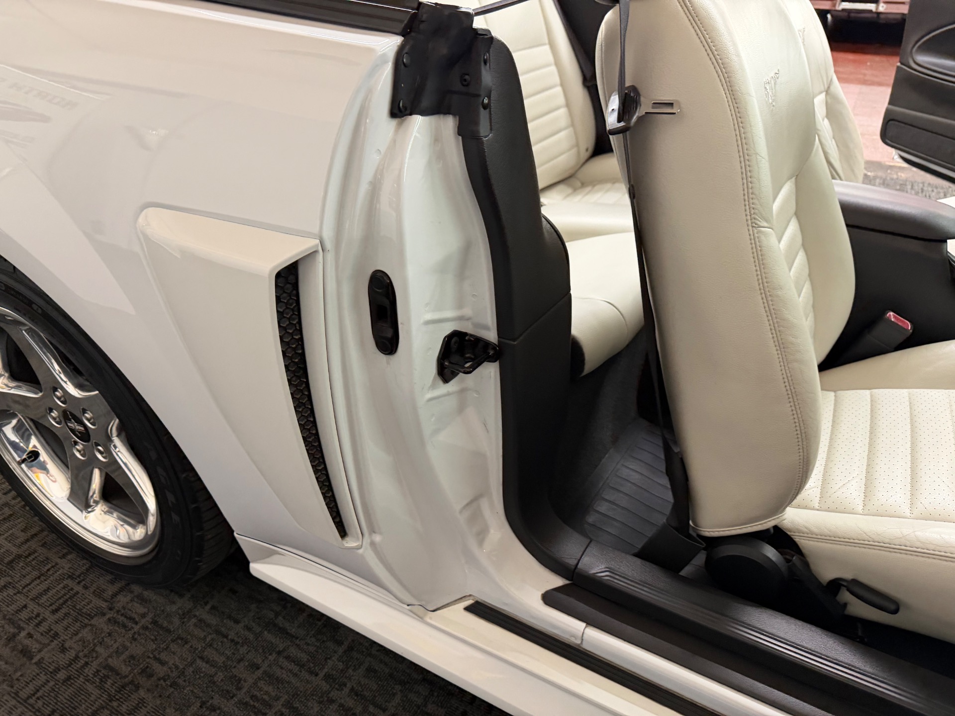 2004 Ford Mustang 47