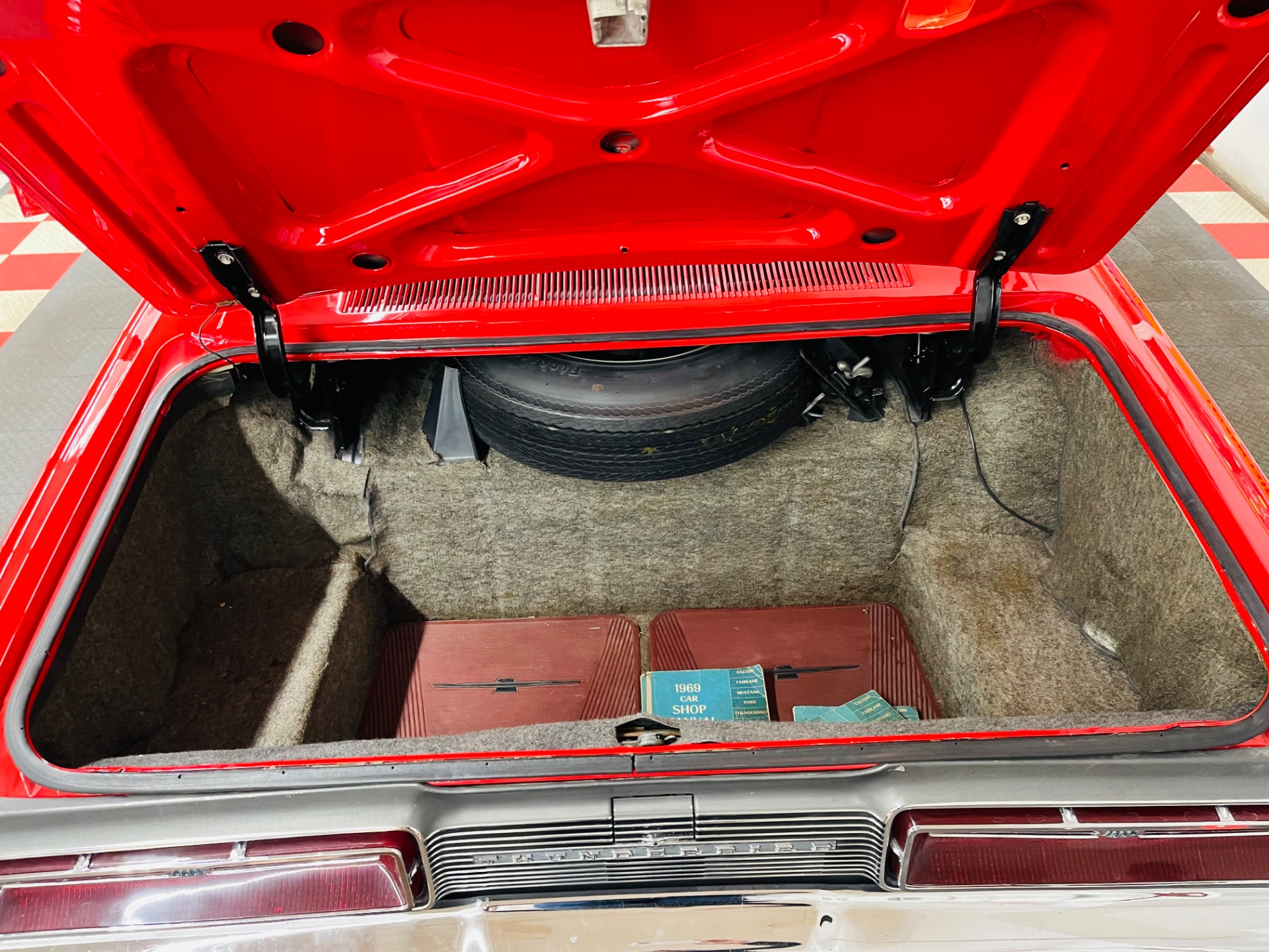 67-69  FORD  THUNDERBIRD ORIGINAL  TRUNK  LIGHT 
