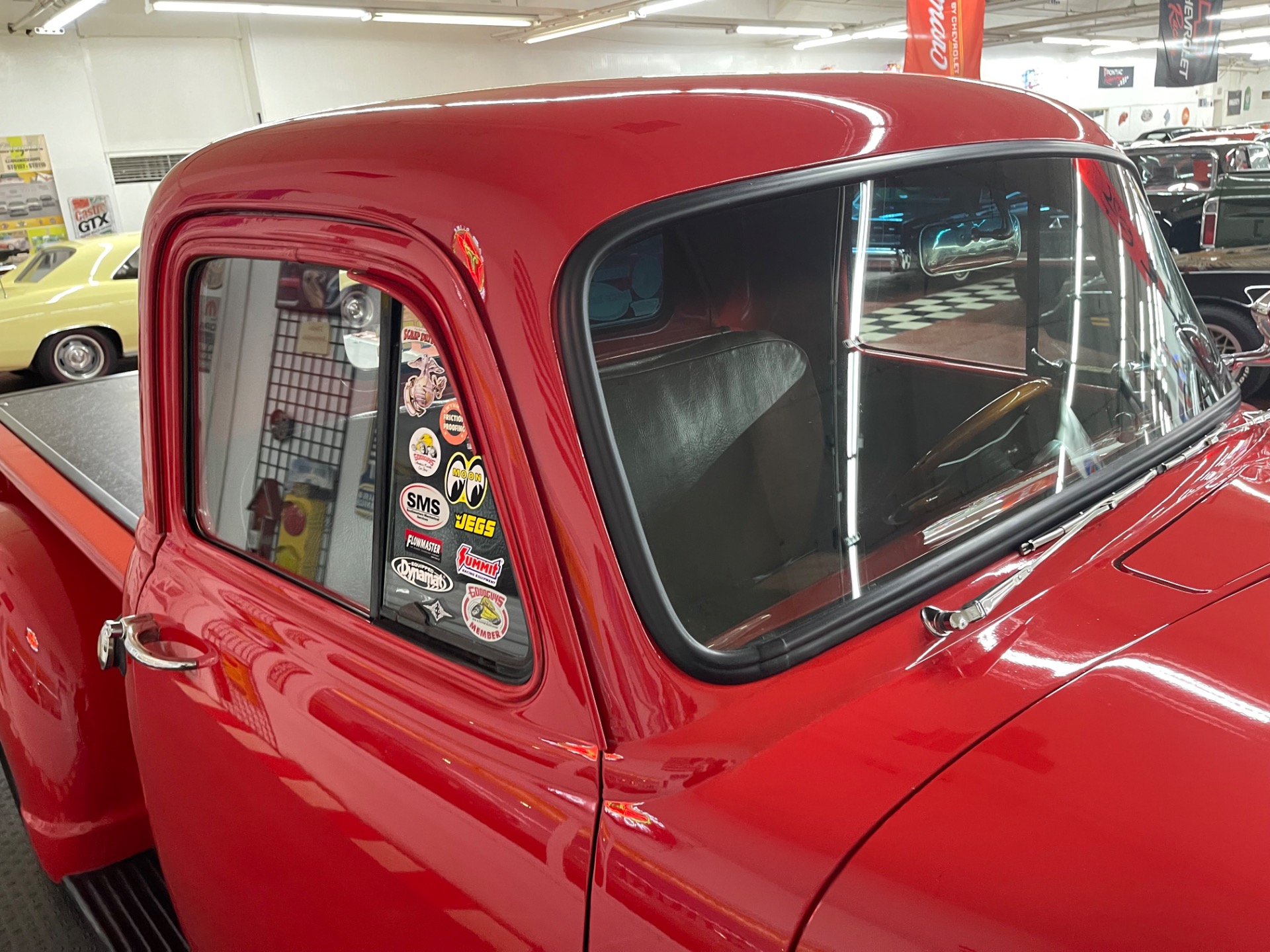 Gallery with pictures and videos of Pick-up conversions